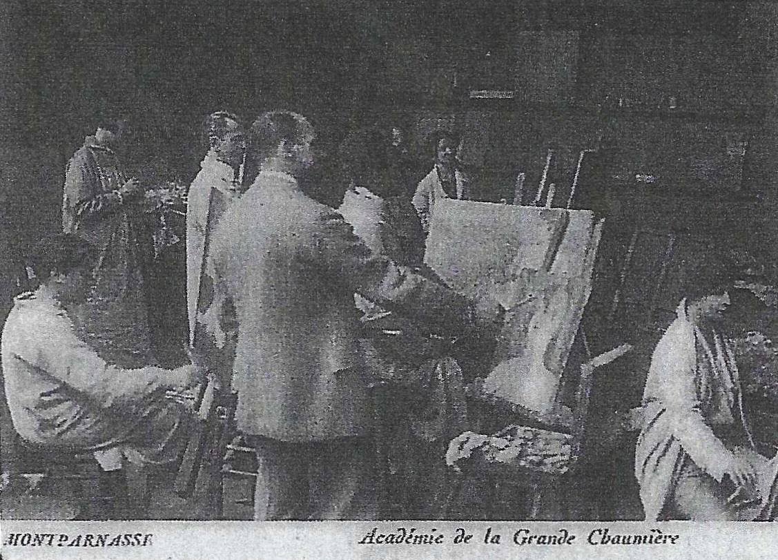 Foto van Gerard von Brucken Fock in colbert, aan het werk tijdens de cursus modeltekenen en -schilderen in Parijs.